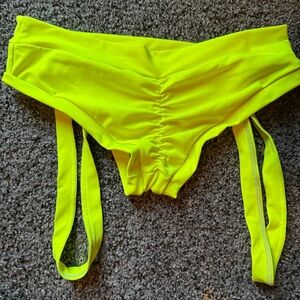 Bad Kitty Pole Shorts - with straps - fluorescent yellow